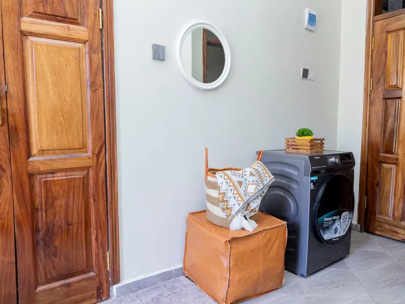 3rd floor cozy 1BR /1BTH apartment Muyenga- Bukasa